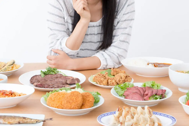 「食べ過ぎた…」次の日はどうすべき? 管理栄養士が対処法・リセット法を解説