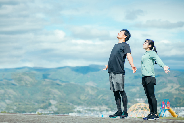 幸せホルモン「セロトニン」の作用や日常生活で増やす方法を医師が解説!