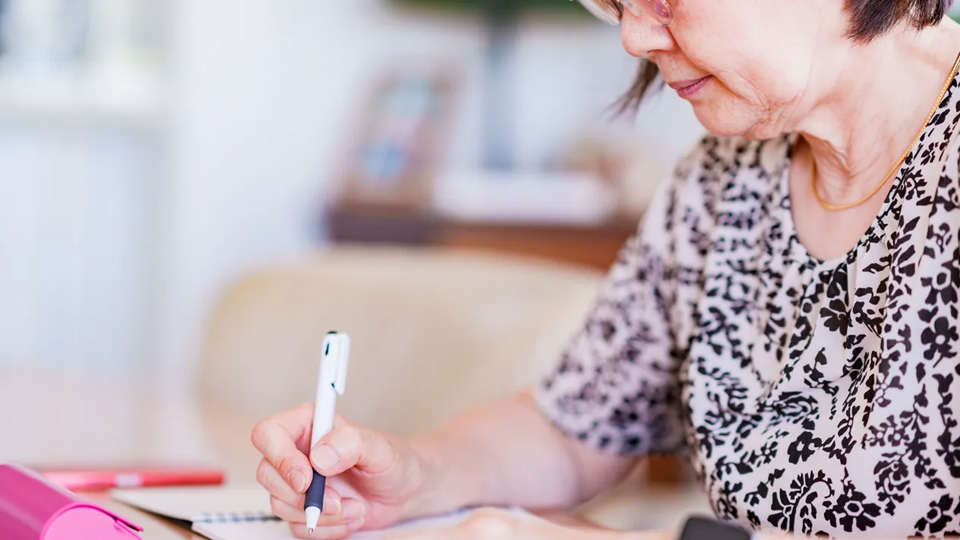 記憶の仕組みと脳の関係：なぜ忘れる？どうすれば覚えられる？