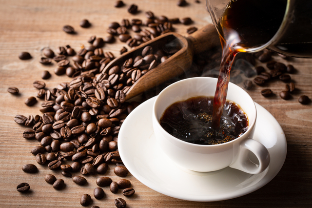 「コーヒーが梅雨の低気圧頭痛」に効果的なのをご存知ですか？その理由を管理栄養士が解説