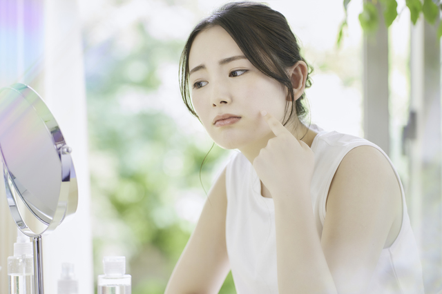 「肌や唇の乾燥は食事で改善できる」これって本当なの?