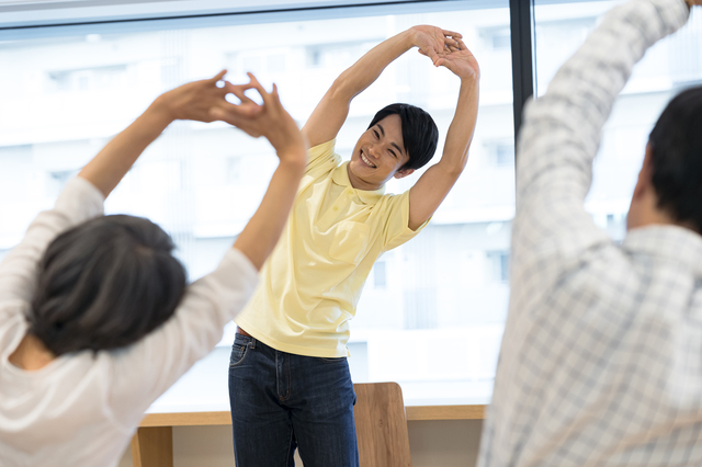 日々のストレッチでフレイルを予防 柔軟性の大切さを理学療法士に聞く